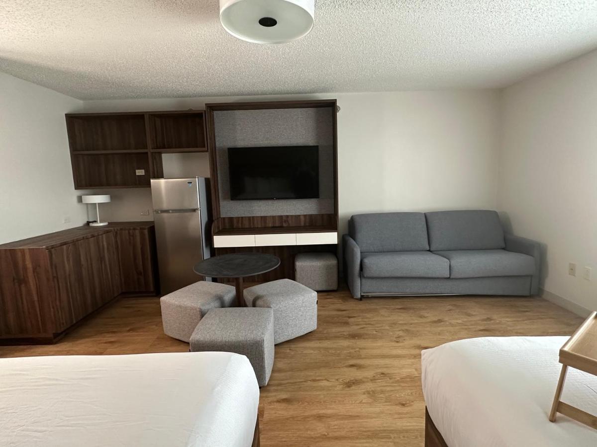 Wingate By Wyndham Hotel